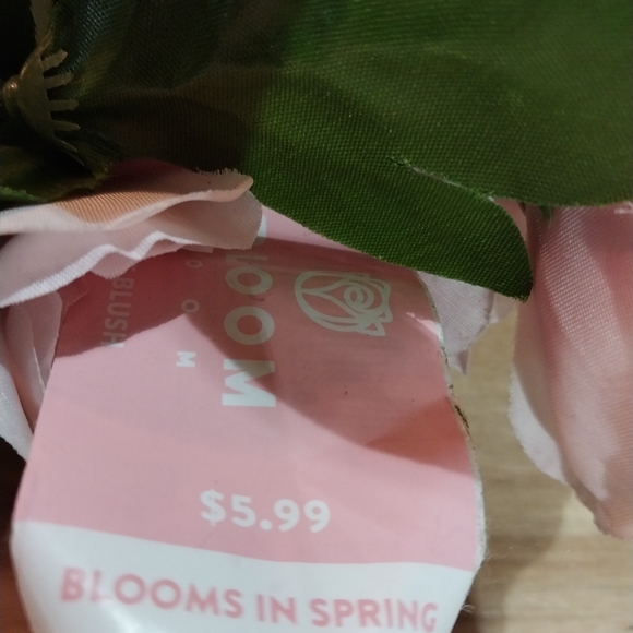 Fake flower bundle nwt - Picture 4 of 10